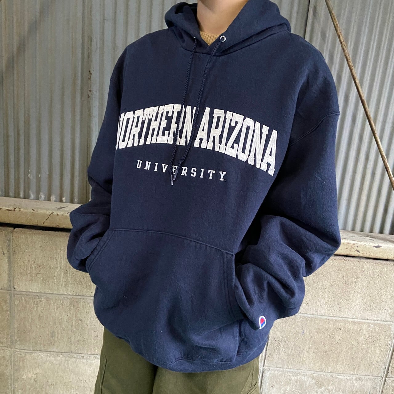 00年代 Champion チャンピオン NORTHERN ARIZONA カレッジロゴ 刺繍 スウェットパーカー メンズL 古着 3色タグ  フーディー プルオーバーパーカー ヴィンテージ ビンテージ 00s ネイビー 紺色【パーカー】【SW20】【AN20】 | cave ...