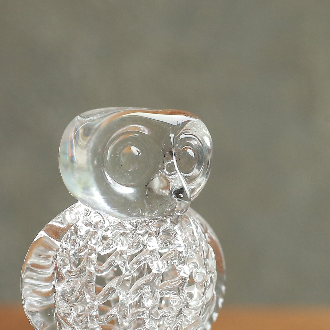 くりっとしたお目めがかわいい、ガラスのフクロウ 1