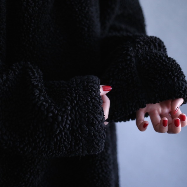 black base bi-color design loose silhouette half-zip boa fleece pullover