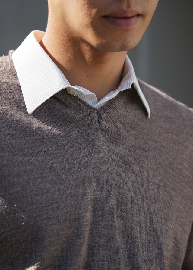 90’s Euro vintage v neck wool knit