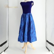 フラダンス 衣装 CC Fashions CCファッション ワンピース ドレス ブルー系 ベロア生地 高級感 プルメリア柄 花柄 植物柄 ハワイアンプリント ハワイアン アロハ フラ ダンス レッスン 練習 ハワイアンダンス フレアスカート ノースリーブ 青 紺 ネイビー系 華やか 鮮やか かわいい おしゃれ 上品
