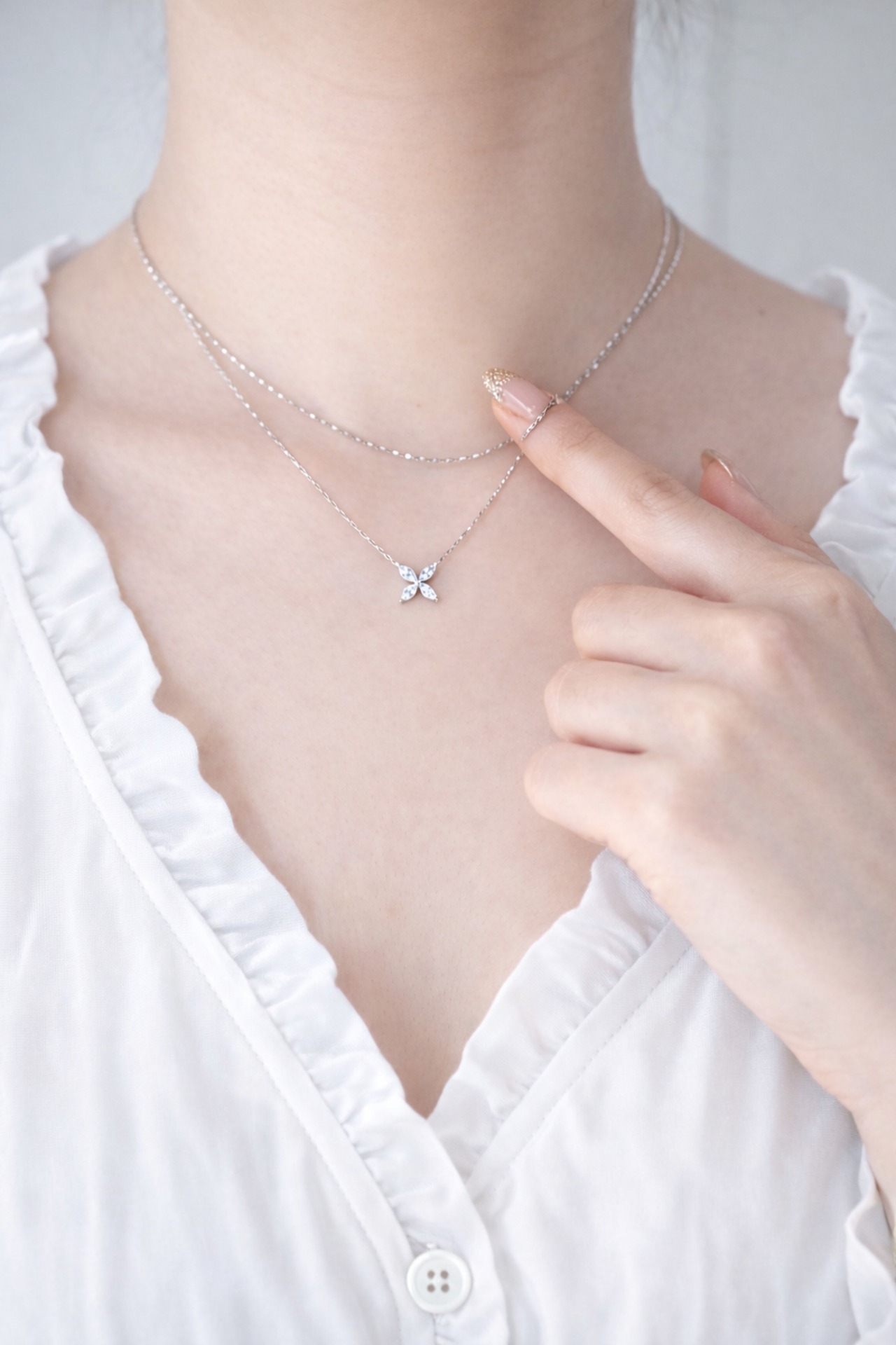 fleur papillon necklace