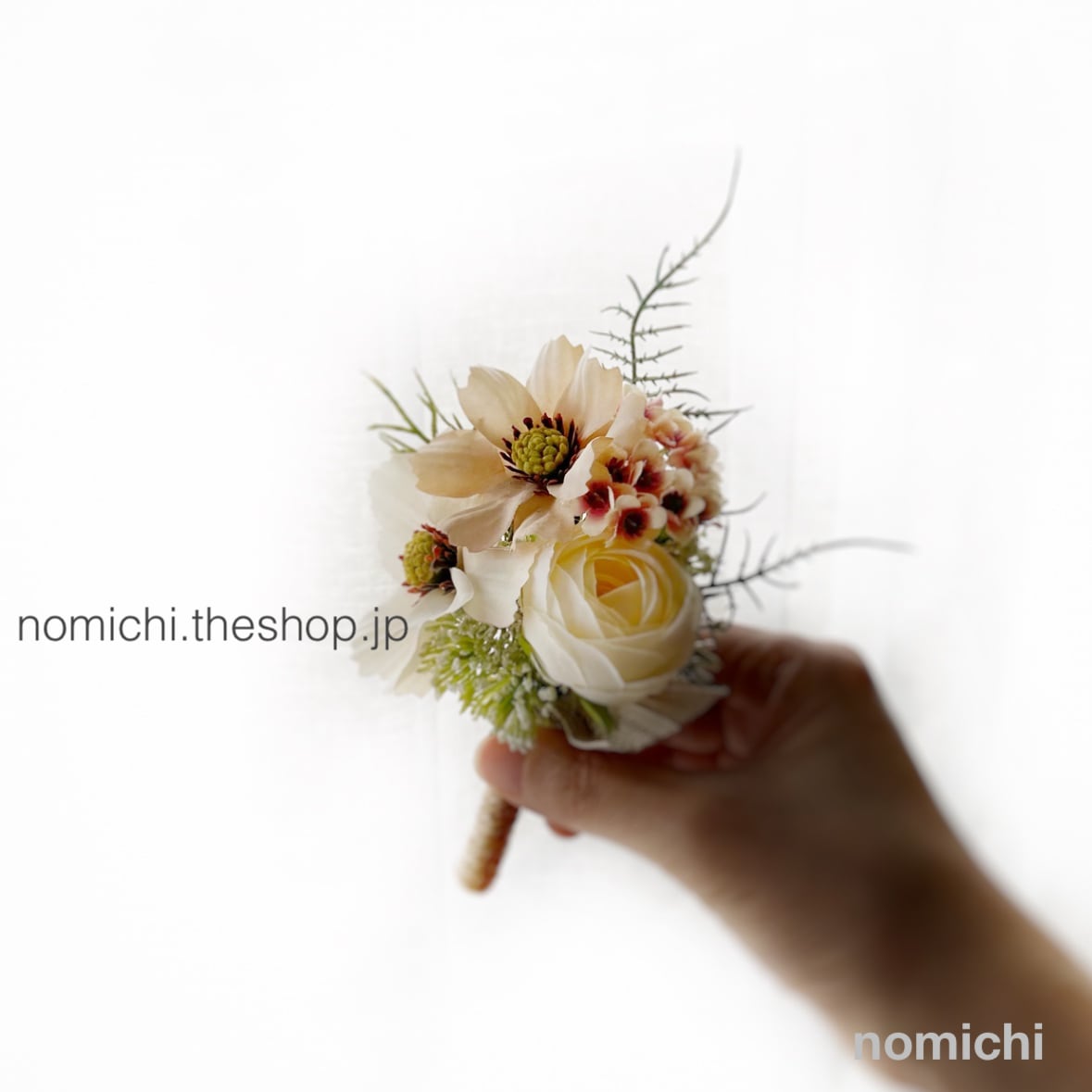 コスモスとラナンキュラスのブーケ ブートニアセット ウェディング