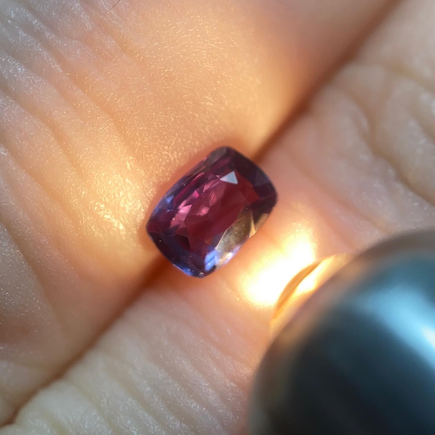 変身する石 ベキリーブルーガーネット3