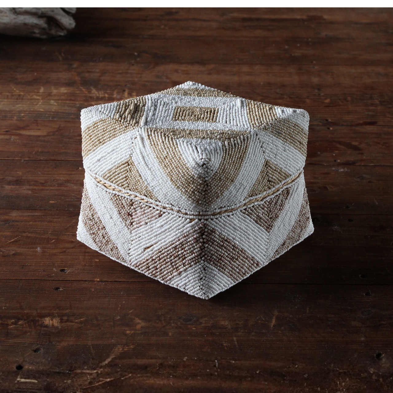 Beaded Bamboo Basket L / Indonesia