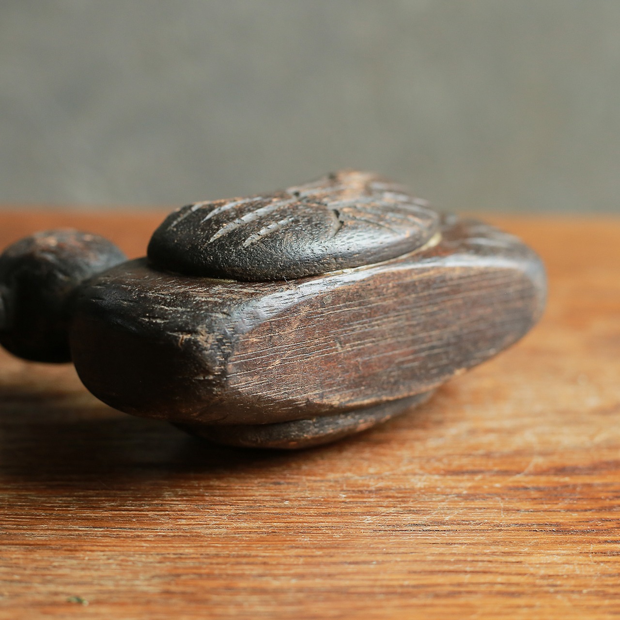 味わい深い、水鳥のペン立て