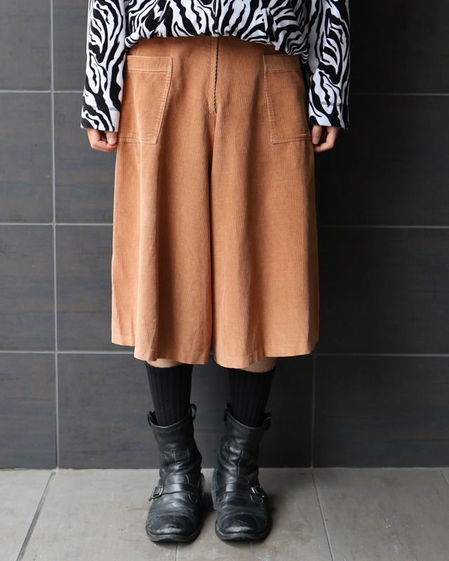 Corduroy wide shorts