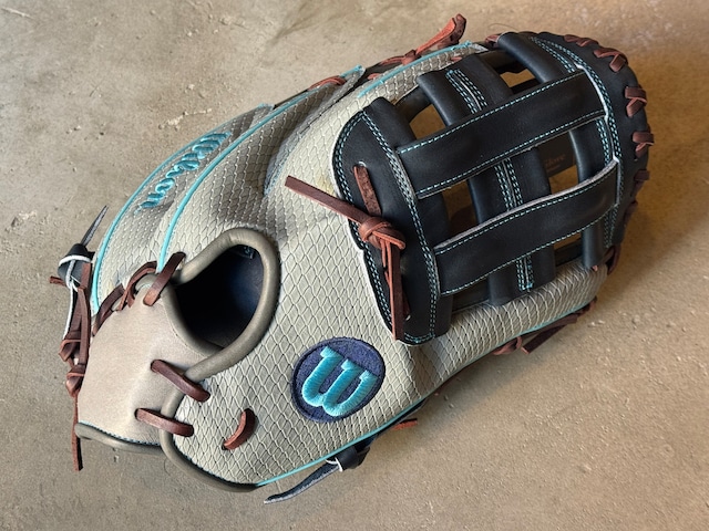 2026年限定モデル The Wannabe Hero 36型【Wilson】軟式用グラブ ［Wilson直伝型付け］ネイビーグレーSSS