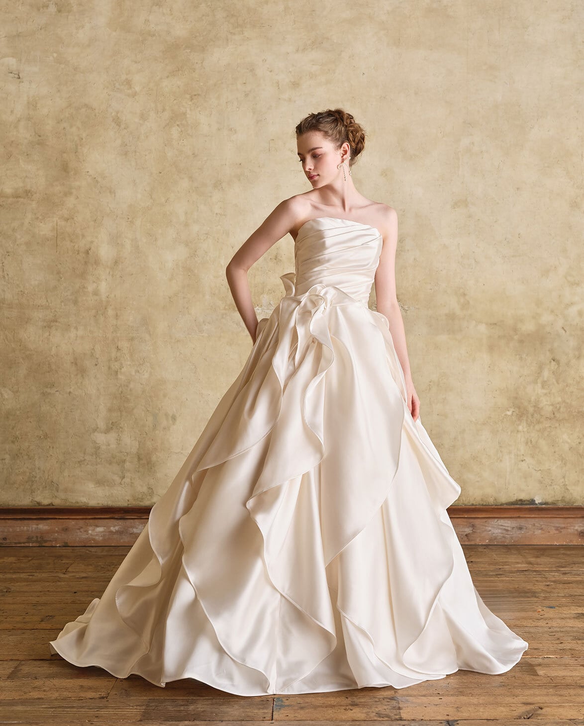 ウエディングドレス ラッフルフリル プリンセスライン 抜群のおしゃれ  