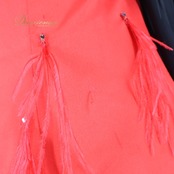 社交ダンス 衣装 スタンダードドレス ドレス ワンピース スタンダード 赤 黒 羽 ファー デモ 競技 ダンス パーティ 発表会 豪華 華やか ブラック系 レッド系 ベロア 大きな花モチーフ 高級感 おしゃれ ゴージャス ダンス衣装 イベント用 フォーマル レディース フェザー 飾り