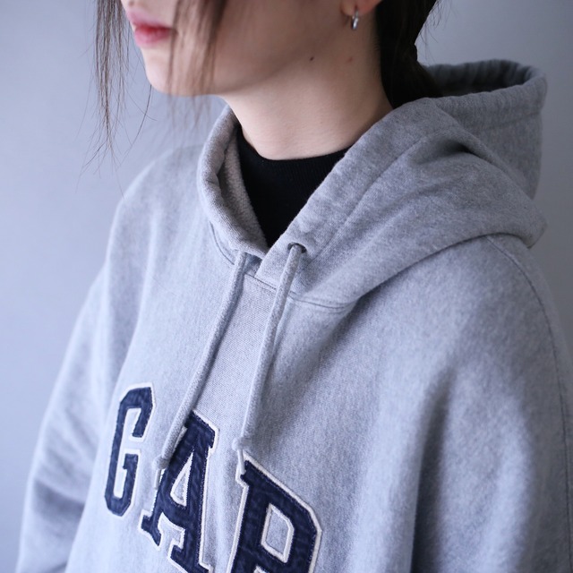 "GAP" over silhouette front logo sweat parka