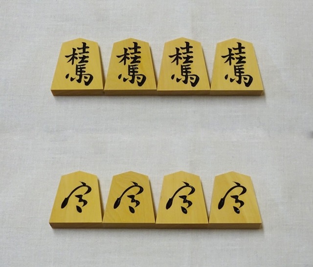 ③ 将棋盤 駒 脚付き へそあり 王将 つげ中彫 光老作 高級