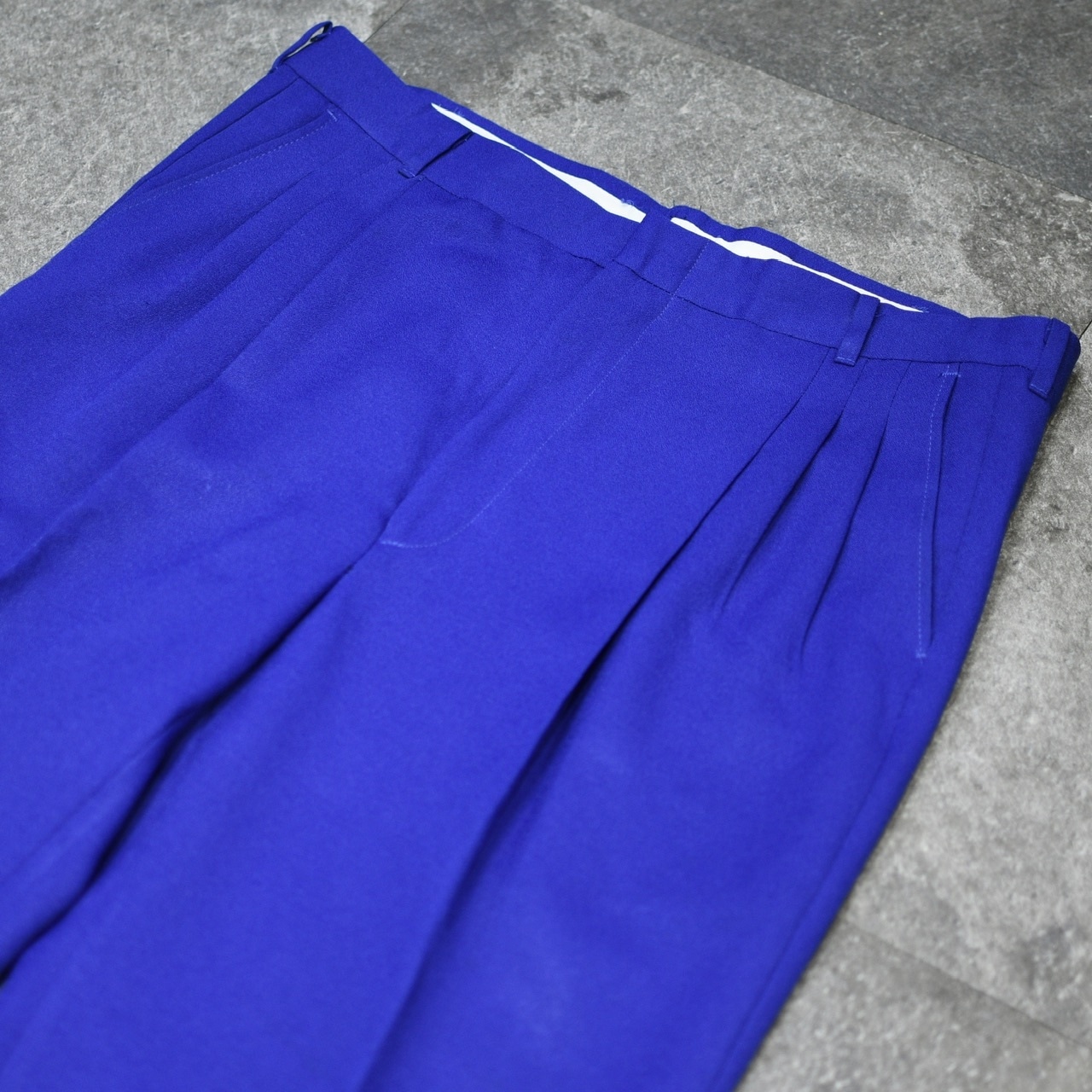 drape silhouette 3 tuck color slacks