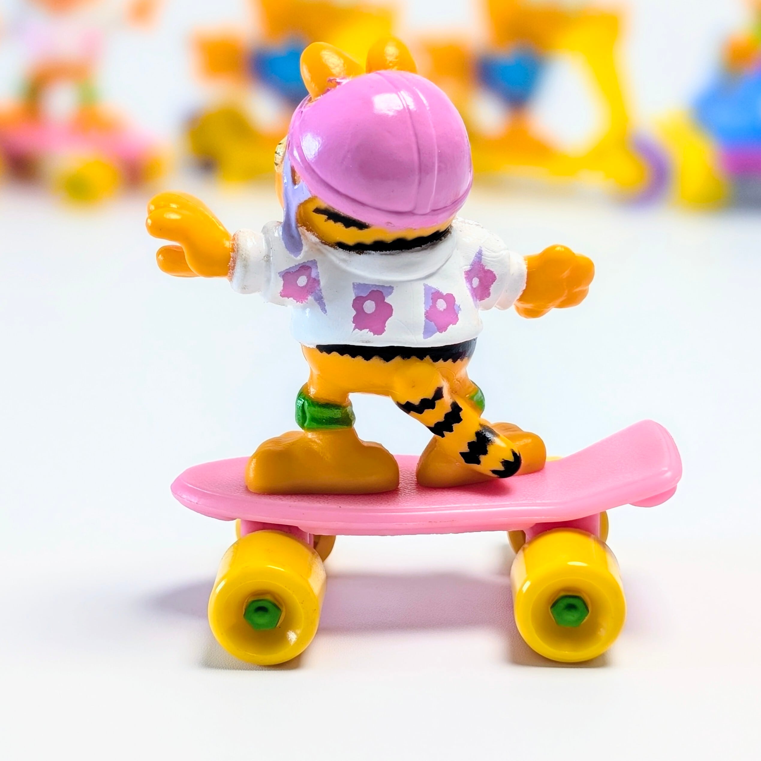 ☆ VINTAGE 1988 ☆【 McDonald's  ( マクドナルド ) 】1988年マクドナルドミールトイ 『 Garfield on Skateboard（ガーフィールド オン スケートボード）』〜メットにアロハシャツでスベるあいつ(笑)〜 / ミールトイ / ハッピーミール 〚アメリカン雑貨 アメトイ〛