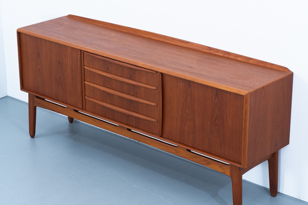 Svend Age Madsen | Sidebnoard