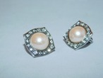 トリファリのパール色イヤリング(ビンテージ)  Trifari pearl color vintage earrings(made in U.S.A. )
