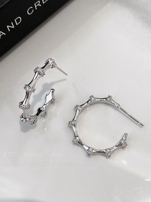 Unique &distinctive hoop pierced [A267]