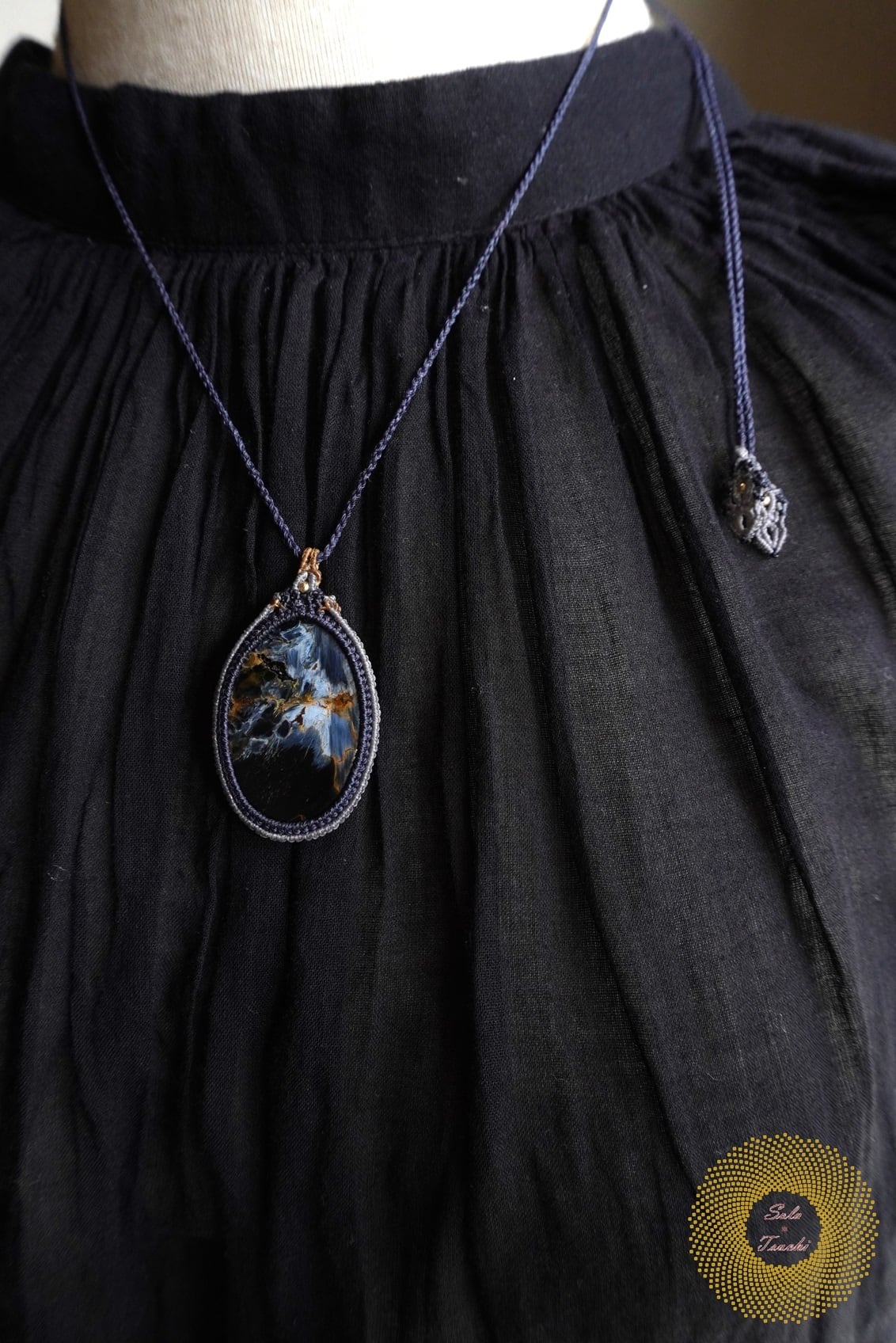 ワックスコード）ピーターサイトのマクラメ編みペンダント