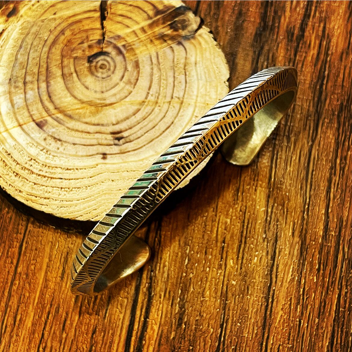 Wylie Secatero トライアングルバングル