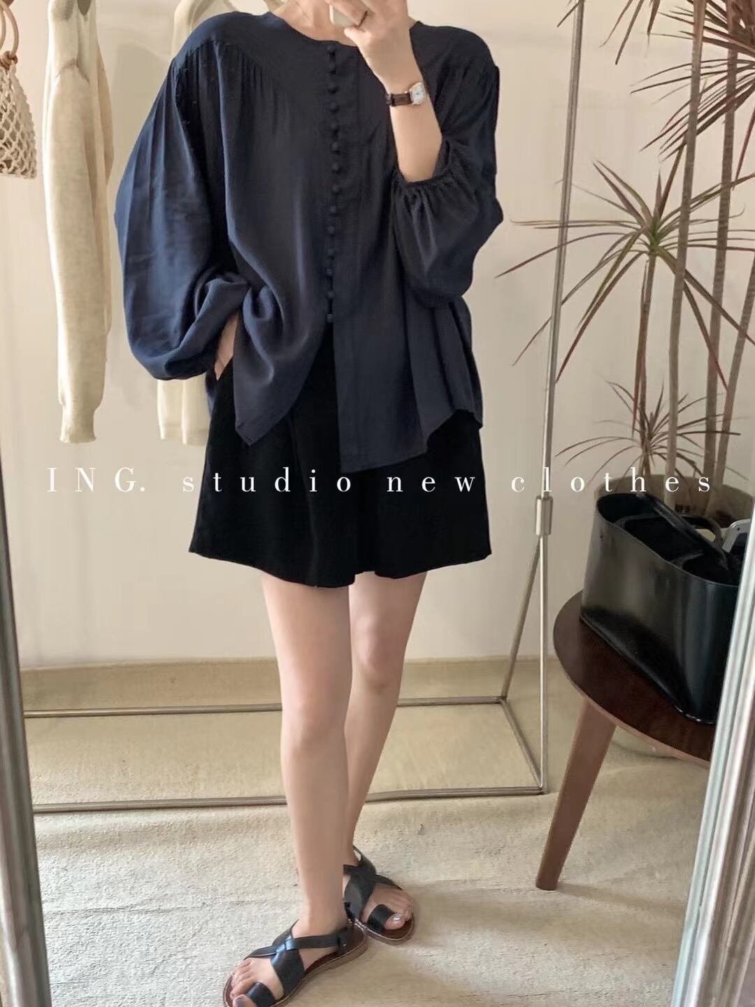 くるみボタンブラウス　AJ2205-722