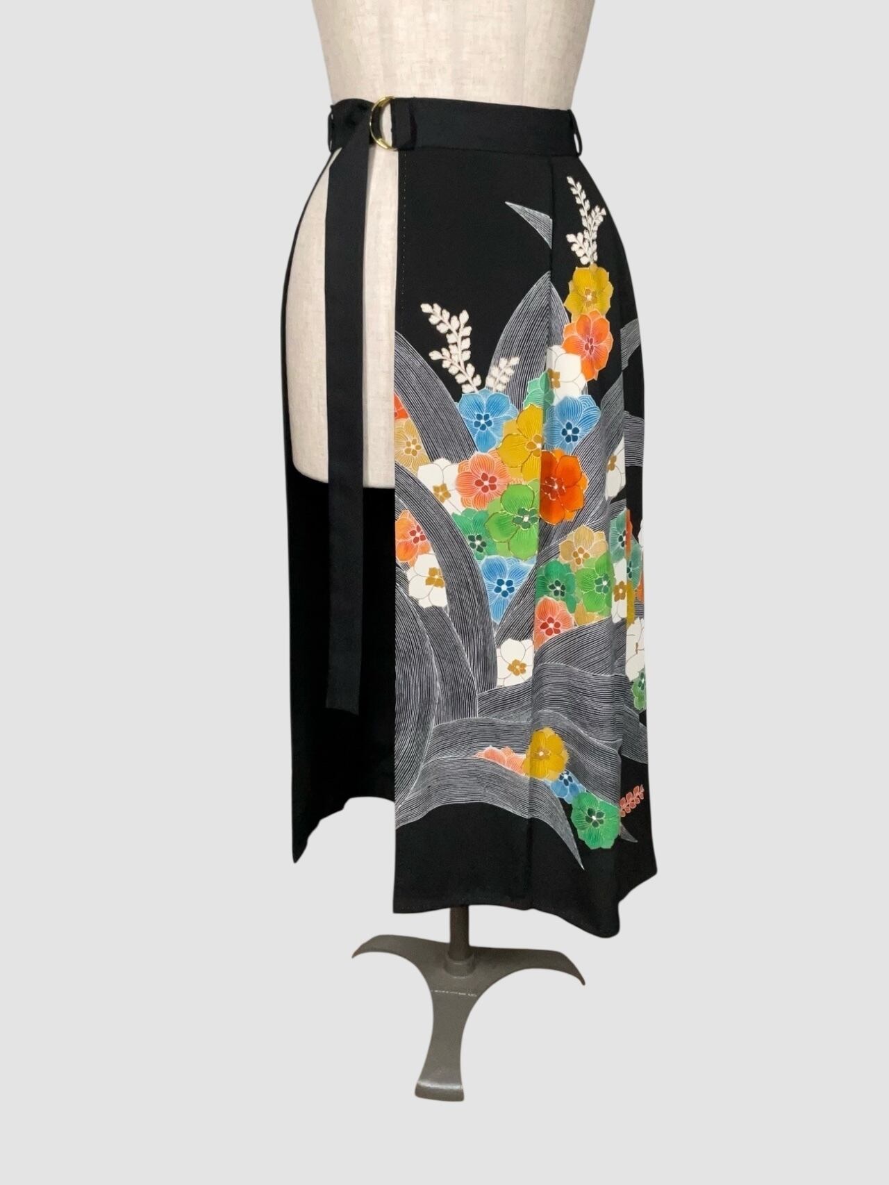 着物重ねスカート(黒留袖より制作) Kimono Overlay Skirt (Made of