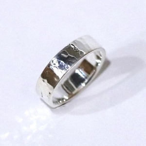 【SVリング】幅広平_槌目