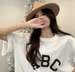 トップス Tシャツ オーバーサイズ 膝丈 ひざ丈 ミディアム丈 袖あり 半袖 ラウンドネック ストレート ワイド ルーズ シンプル カジュアル おしゃれ お洒落 かっこいい ラフ メンズライク 無地 文字 夏 10代 20代 レディース 女性用 女の子 お出かけ アウトドア 海 プール テーマパーク 水族館 映画館 カラオケ ドライブ ショッピング ファッション 楽ちん 定番 サイズ S M L XL 2XL 大きい 大きめ ゆったり ゆる 色展開 白 ホワイト 黒 ブラック