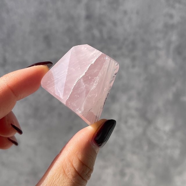 ブラジル・バイーア州産 ローズクォーツ ポリッシュ｜石目が美しい一点もの
