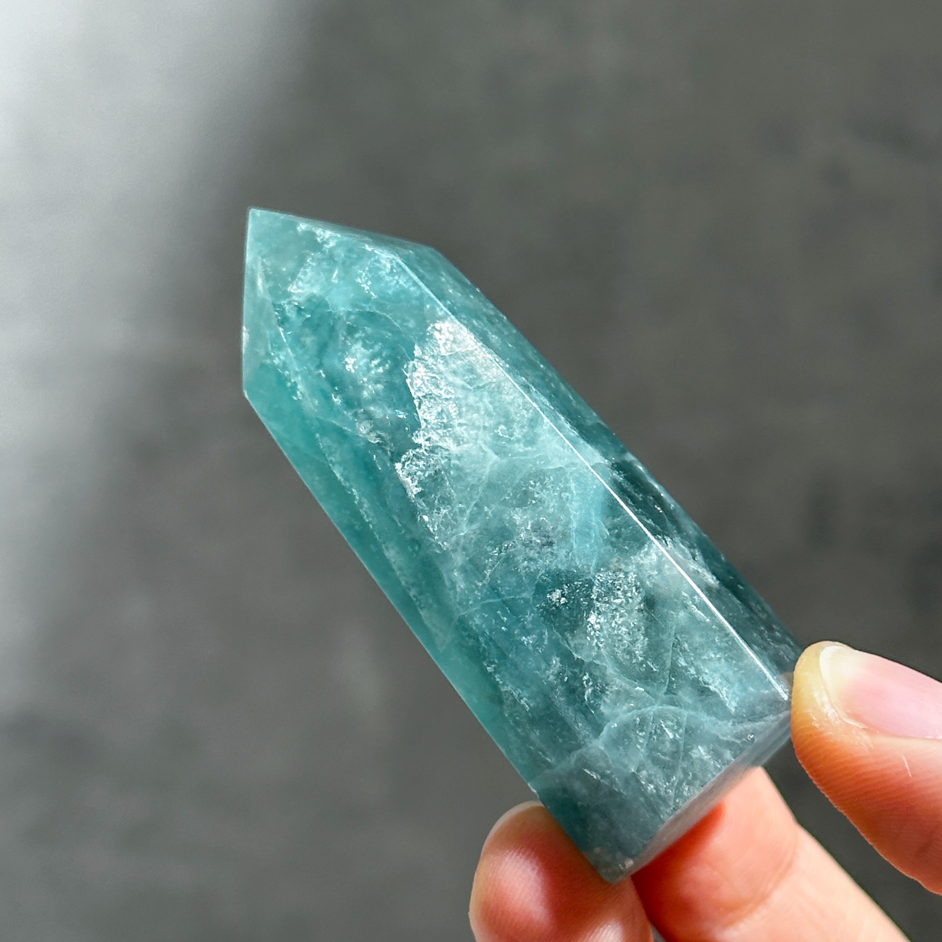 ブルー、グリーンフローライト タワー型35◇ Rainbow Fluorite