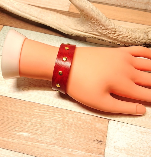 ルガトーのスタッズブレスレット