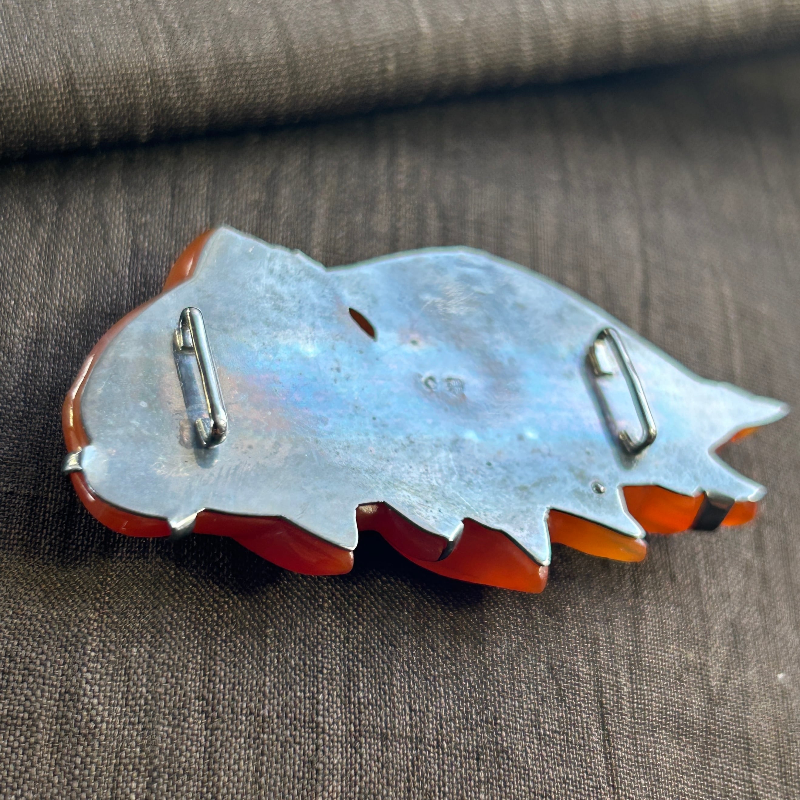 アンティーク　赤瑪瑙の金魚の帯留め