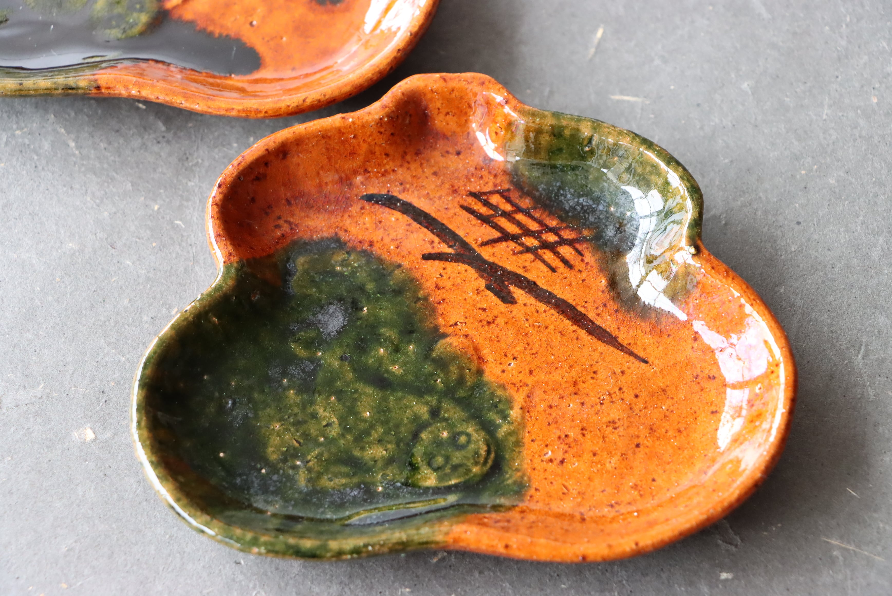 変形皿/Shaped plate | (有)新原美術