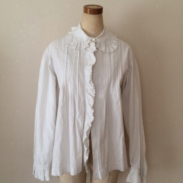 10s frilly blouse