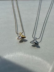 Whale tail shell necklace