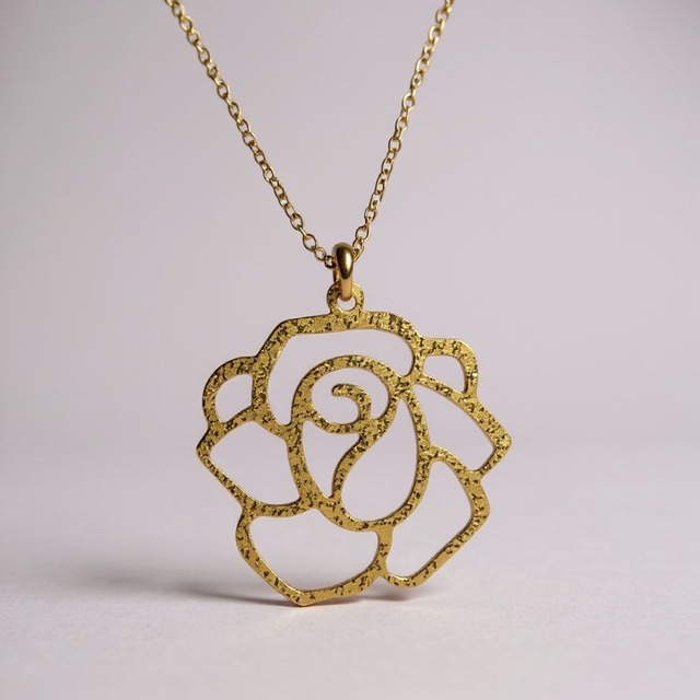 スターダストローズ ネックレス ― 胸元で咲く、星屑の薔薇 ―