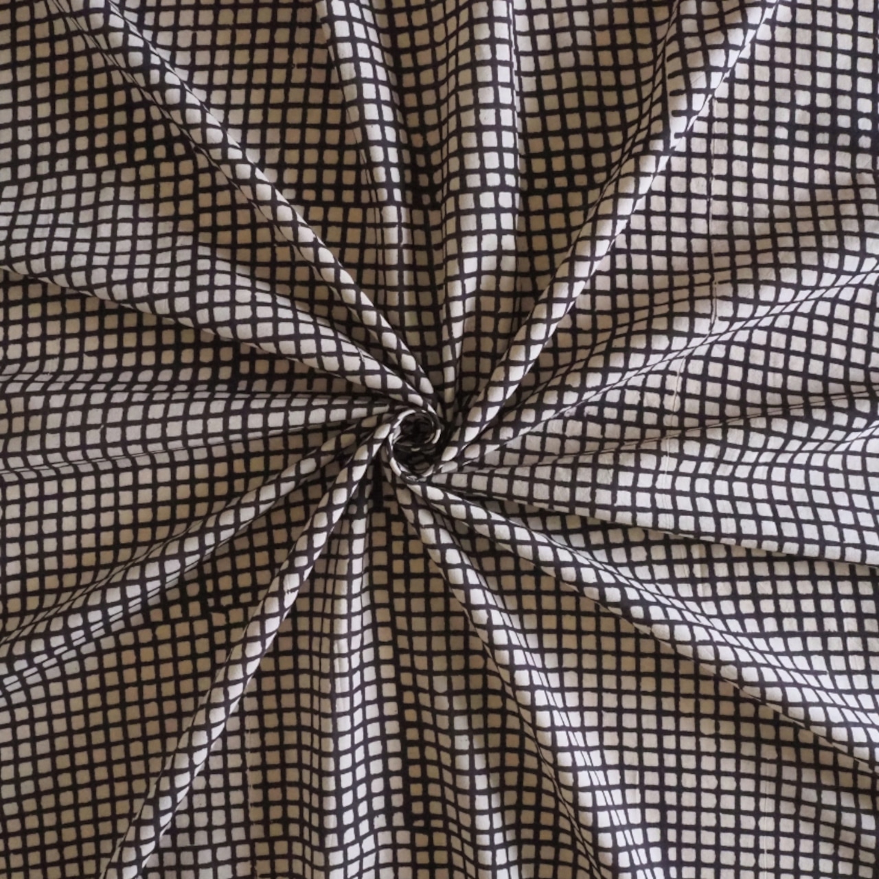 ブロックプリント生地【50cm単位】インド綿 チェック柄 生成り×黒 #57010-BK1