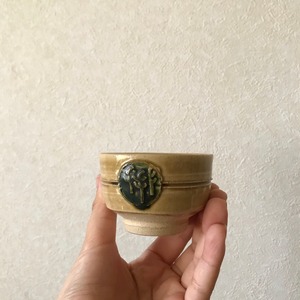 木の模様がある陶器