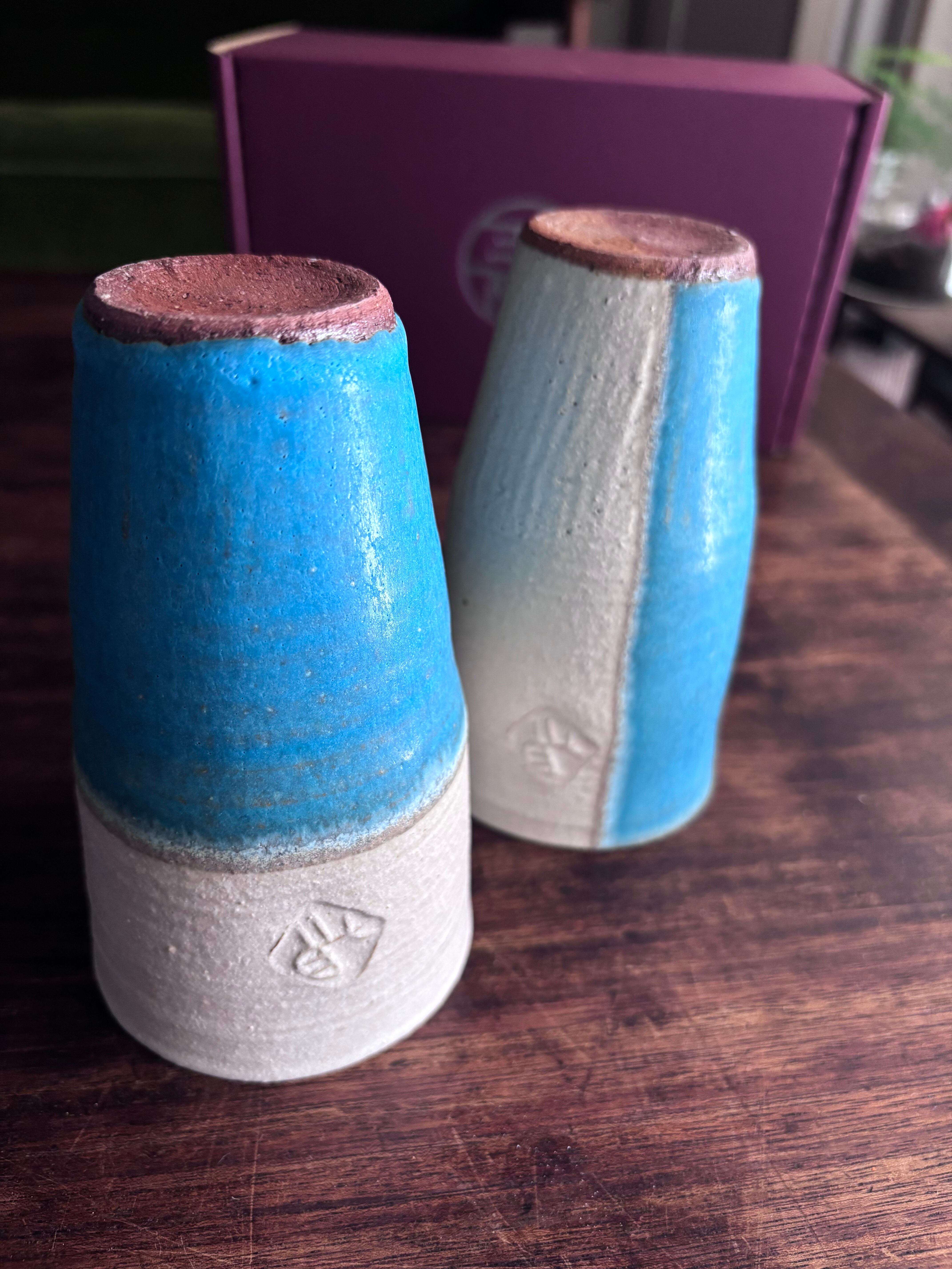 左馬 ビアマグ　 / レンジ・食洗機可 / ビアマグペア　 ペア マグ　カップ セット 左馬 午年 新年 縁起物 干支 和食器 陶器　和食器 陶器 青　白　コップ ペア ソーシャルギフト　焼酎  湯呑 お祝い 贈り物 結婚記念日 夫婦 お揃い 還暦祝い 記念日 ギフトセット 退職祝い 結婚祝い 引越し祝い 酒器「ロングマグ 2個 」食器セット ペアセット コップセット ペア湯呑み