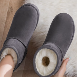 【送料無料】 靴 シューズ 2色 ブーツ ムートンブーツ 丸トゥ ショート ローヒール 裏起毛 ふわふわ 裏地 かわいい 大人可愛い 大人女子 こなれ感 シンプル カジュアル 大人 おしゃれ お洒落 ラフ コンサバ フェミニン ガーリー ヘルシー 無地 冬 30代 40代 レディース 女性用 デート お出かけ お茶会 女子会 休日 授業参観 着回し プチプライス カラバリ デイリーユース 普段使い オルチャン 韓国系 ファッション 楽ちん あったか 定番アイテム   インスタ映え ブラック グレー