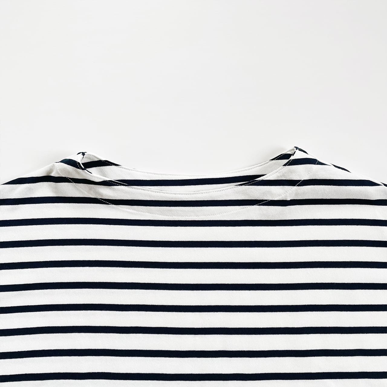 Border boat neck dress (off-white×navy)