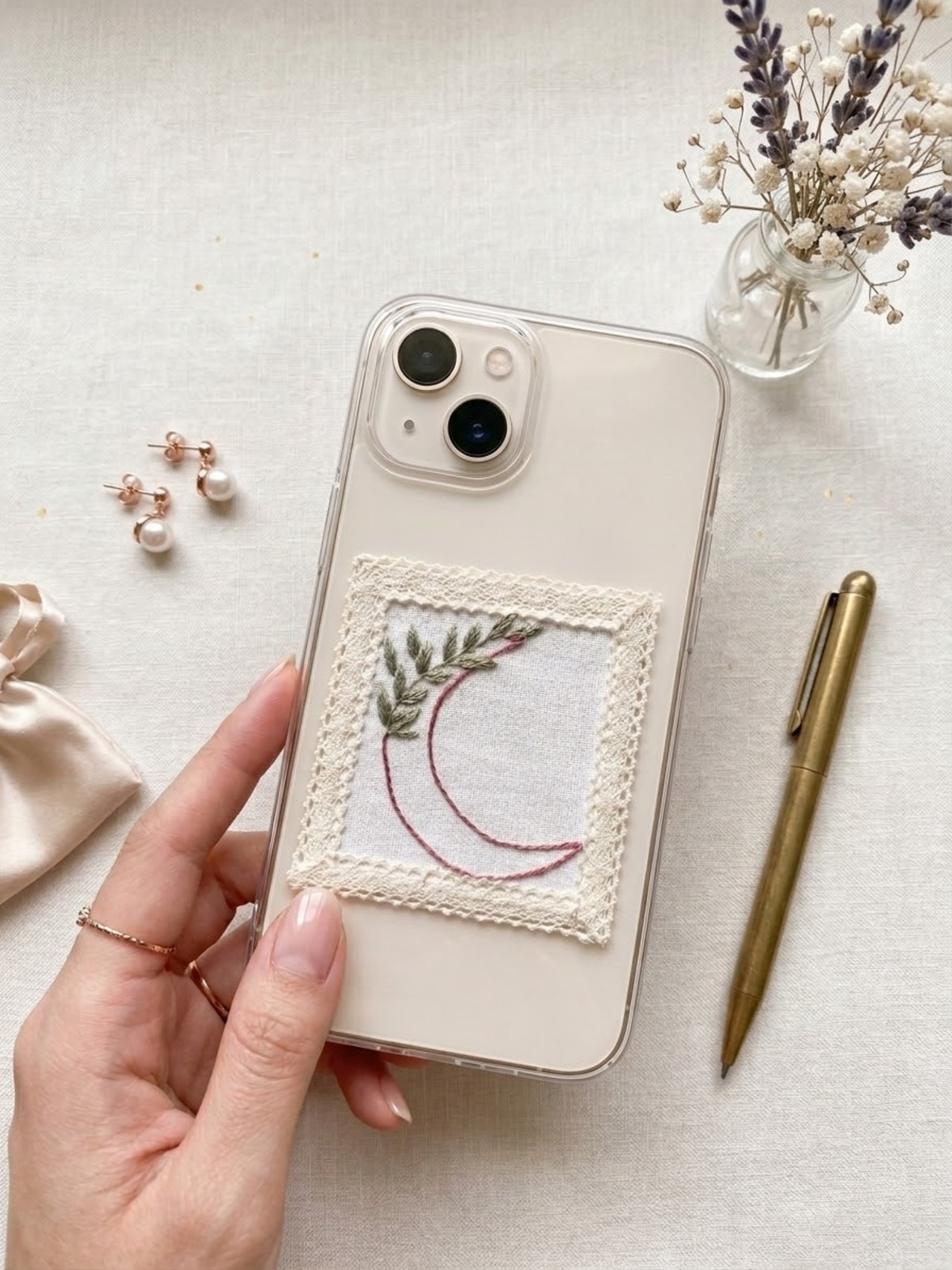 スマホ インナーシート(スマホステッカー）お月様の刺繍の画像01