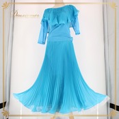 社交ダンス 衣装 スタンダード 上下セット ツーピース レッスンウェア パーティ衣装 Roger 水色 ブルー系 プリーツ 派手 上品 ロングスカート 様々なサイズ 高品質 ポリエステル ウエストゴム仕様 ストレッチ ラバティン・カラー 軽やか デザイン 動きやすい 夜会衣装 プリーツスカート ダンスウェア エレガント フェミニン 人気 おしゃれ シンプル ひらひら ディスコ ステージ衣装 トレンド