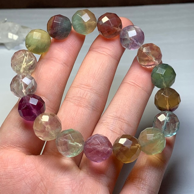no1.多彩な変わった色合いフローライト・ブレスレット