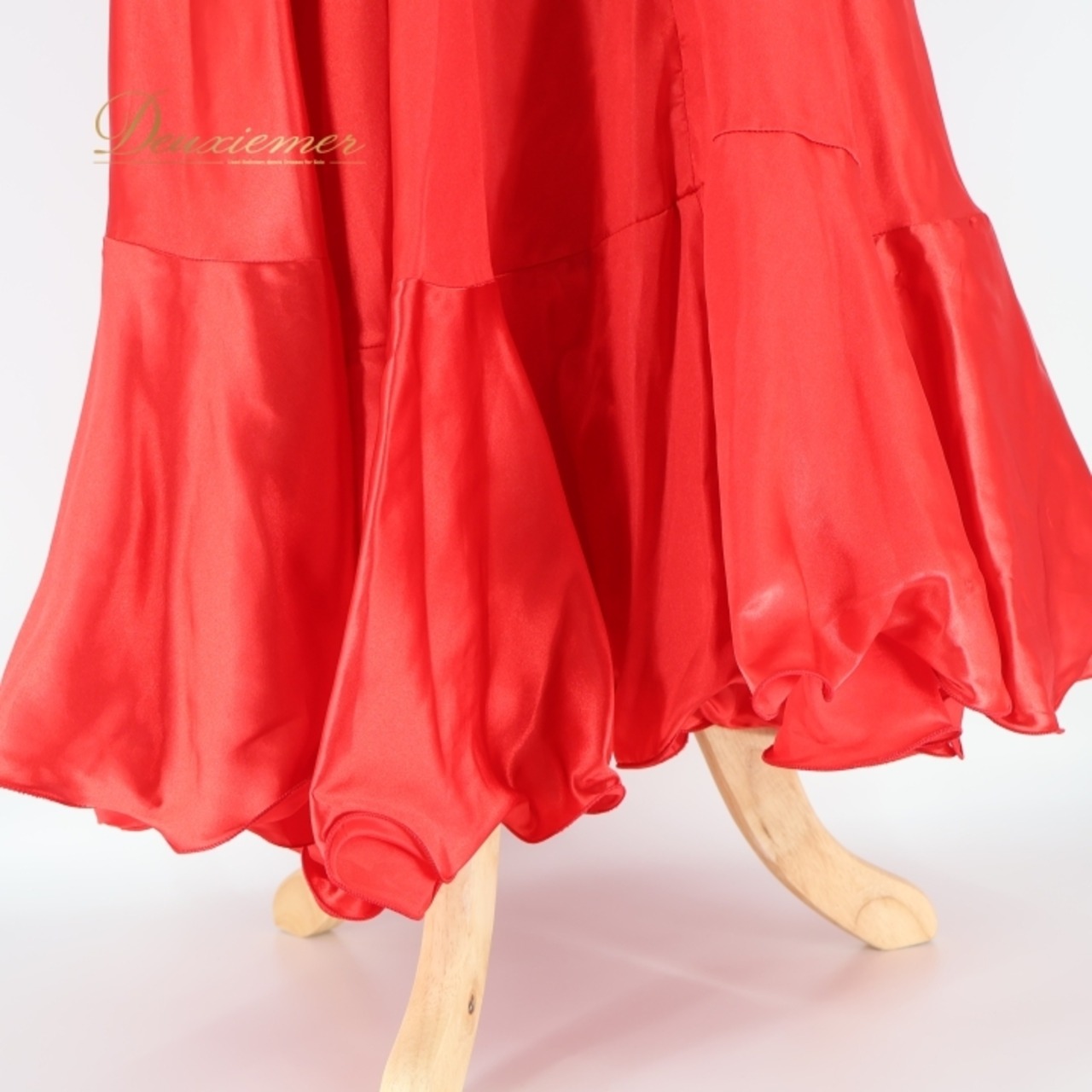 フラメンコ 衣装 ペチコート スカート ファルダ emika エミカ 無地 光沢 軽い ダンス パーティ 発表会 ブラック系 レッド系  軽量 薄手 光沢生地 ステージ衣装 舞台用 コスチューム レディース ファッション ダンス発表会 フラメンコ衣装