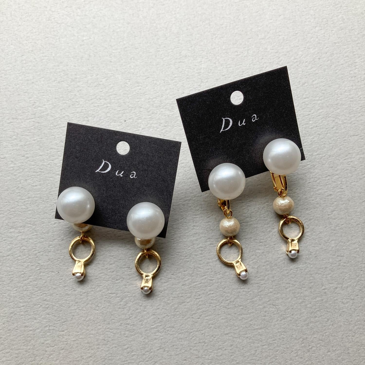 フランスパールボタンとリングモチーフチャームの〈ピアス/イヤリング