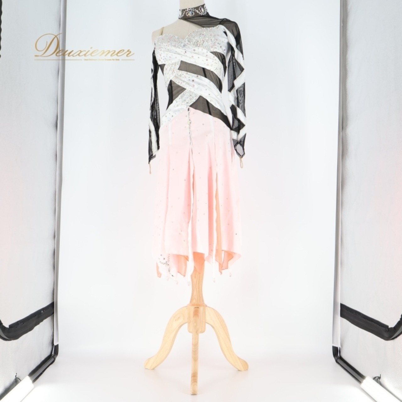 社交ダンス 衣装 ラテン ドレス ワンピース 白 ピンク Scarlet スカーレット ホワイト系 ピンク系 ブラック系 パーティ 発表会 サーモン ダンスウェア 軽量 フォーマル 可愛い おしゃれ レディース 踊りやすい コスチューム ステージ