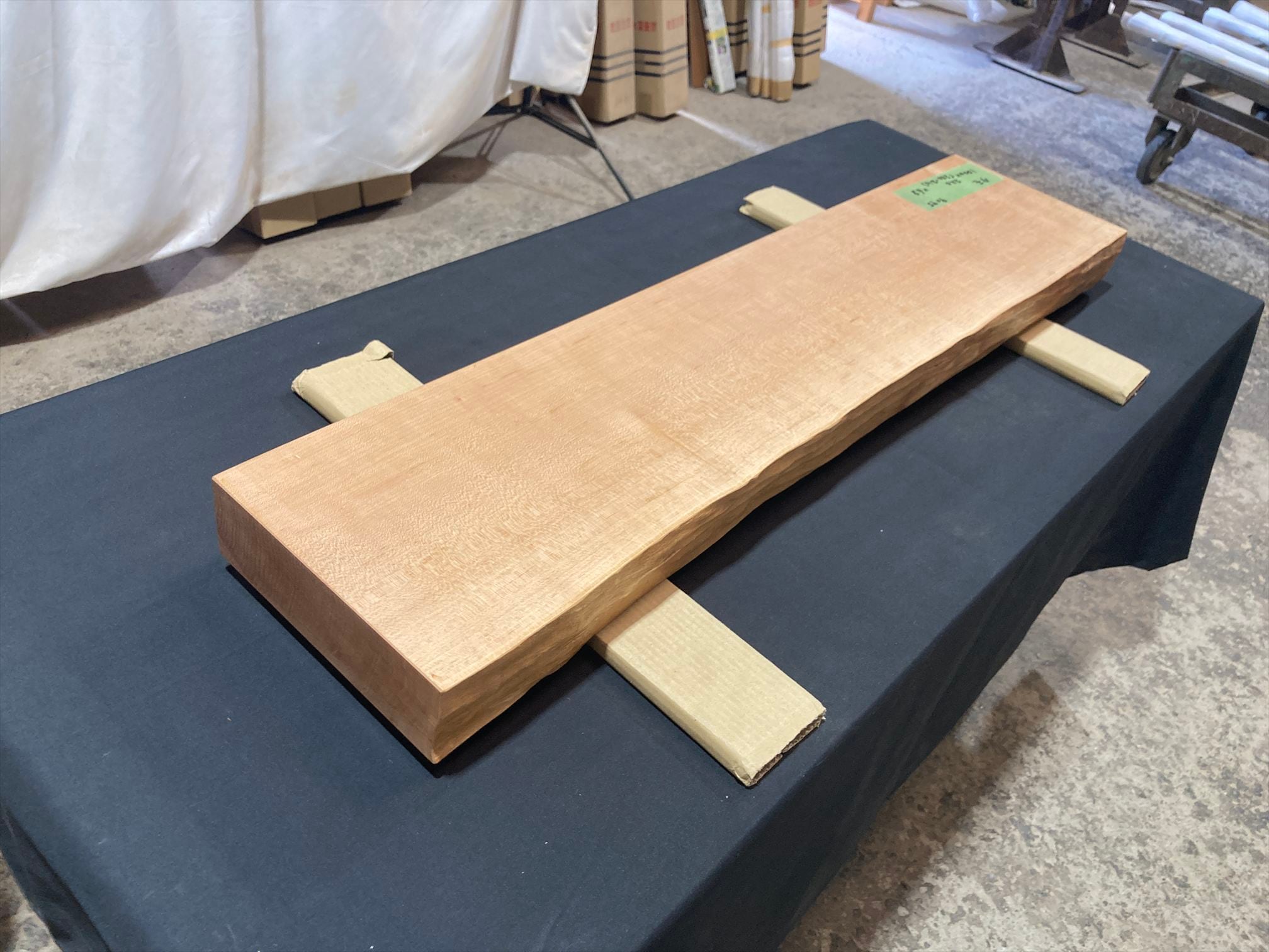 タモ9095 欅 一枚板無垢 乾燥材 1000x220x68mm カウンター 棚 テレビ台
