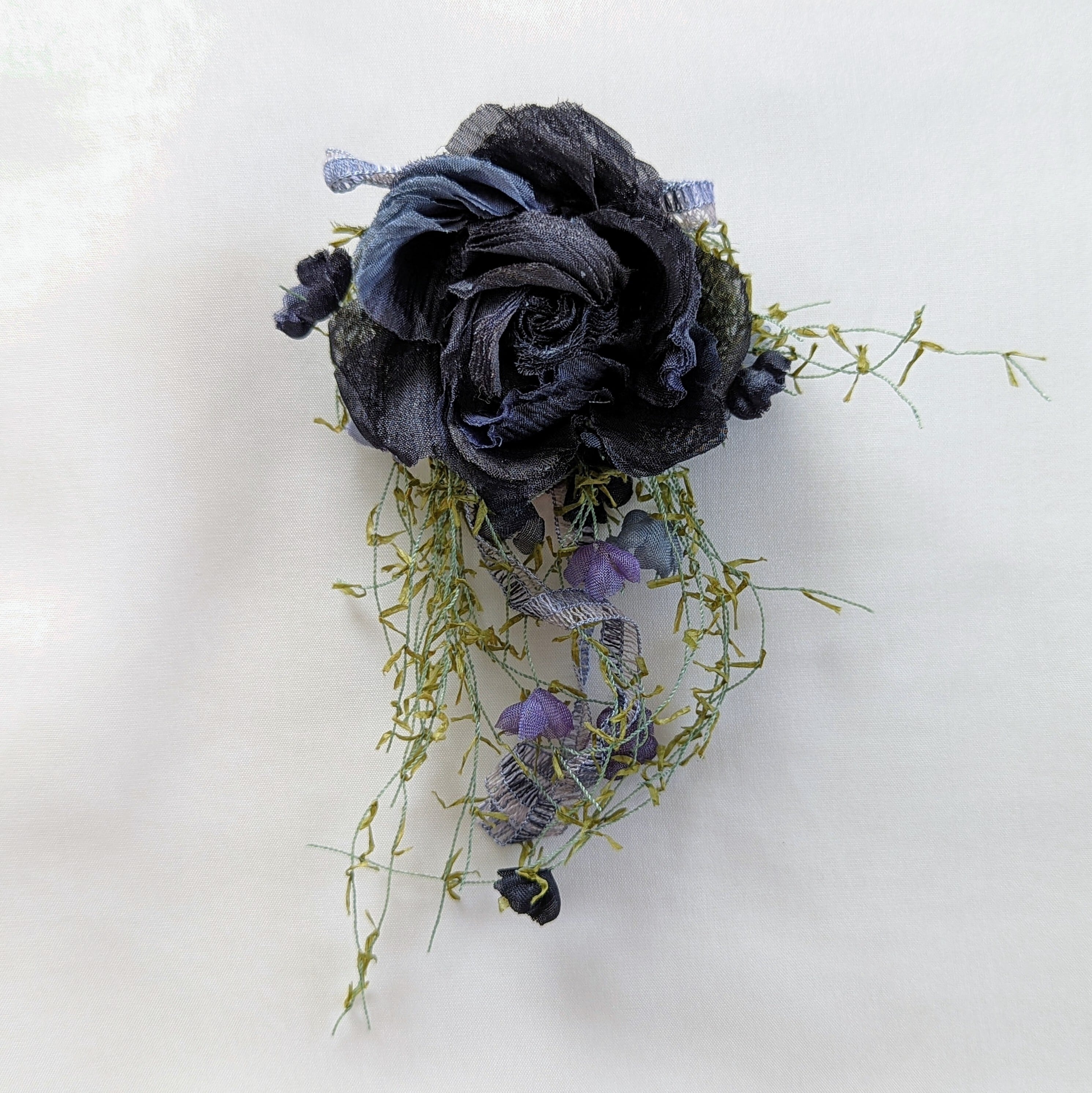 布花コサージュ薔薇一輪 黒色 癒花 Yurarika