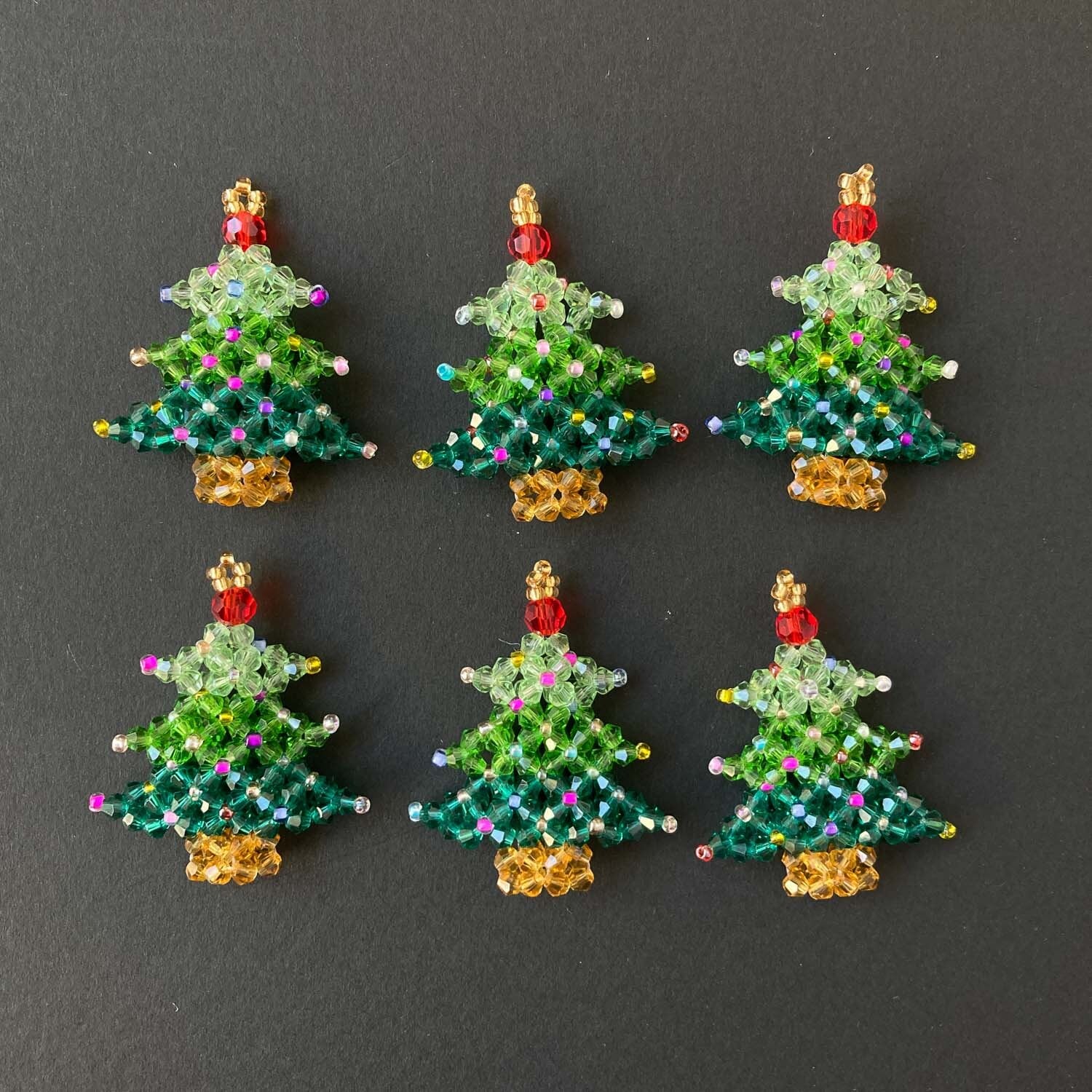 ビーズワークのクリスマスツリーチャーム | Dua-アクセサリーパーツ