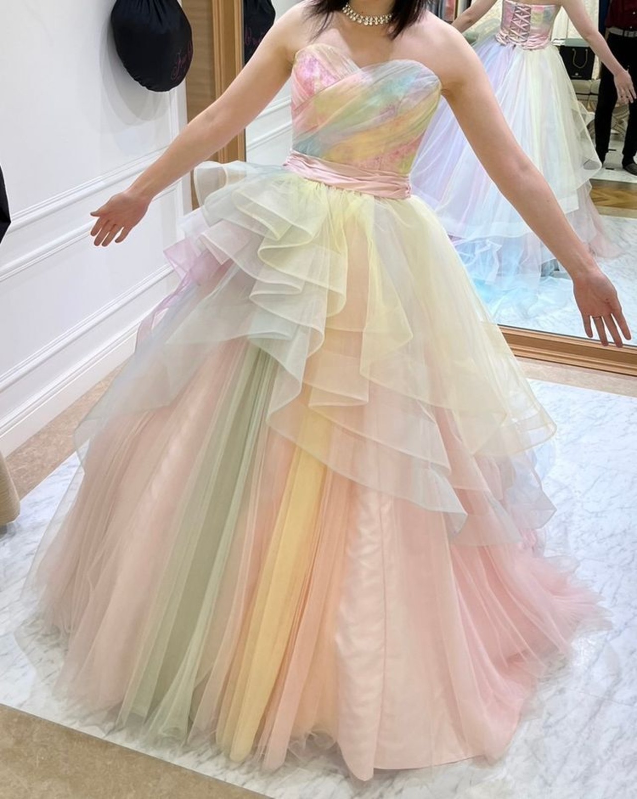 カラードレス レインボー 薄ピンク オーバースカート 編み上げ  